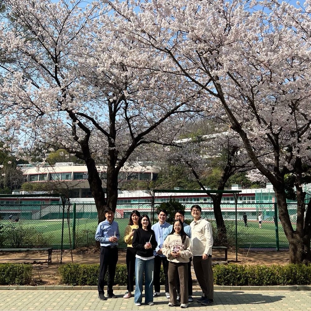 Spring group photo 🌸