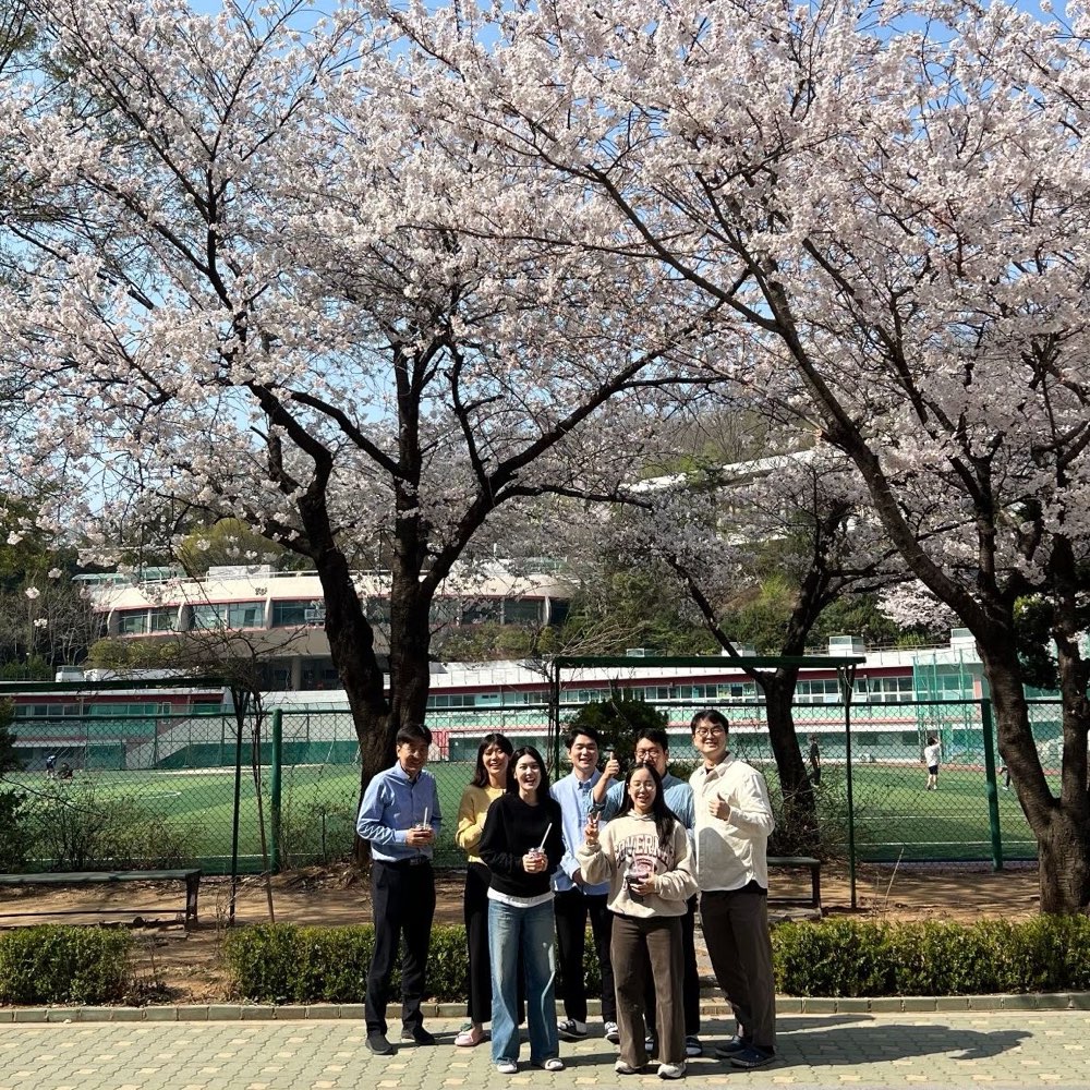 Spring group photo 🌸